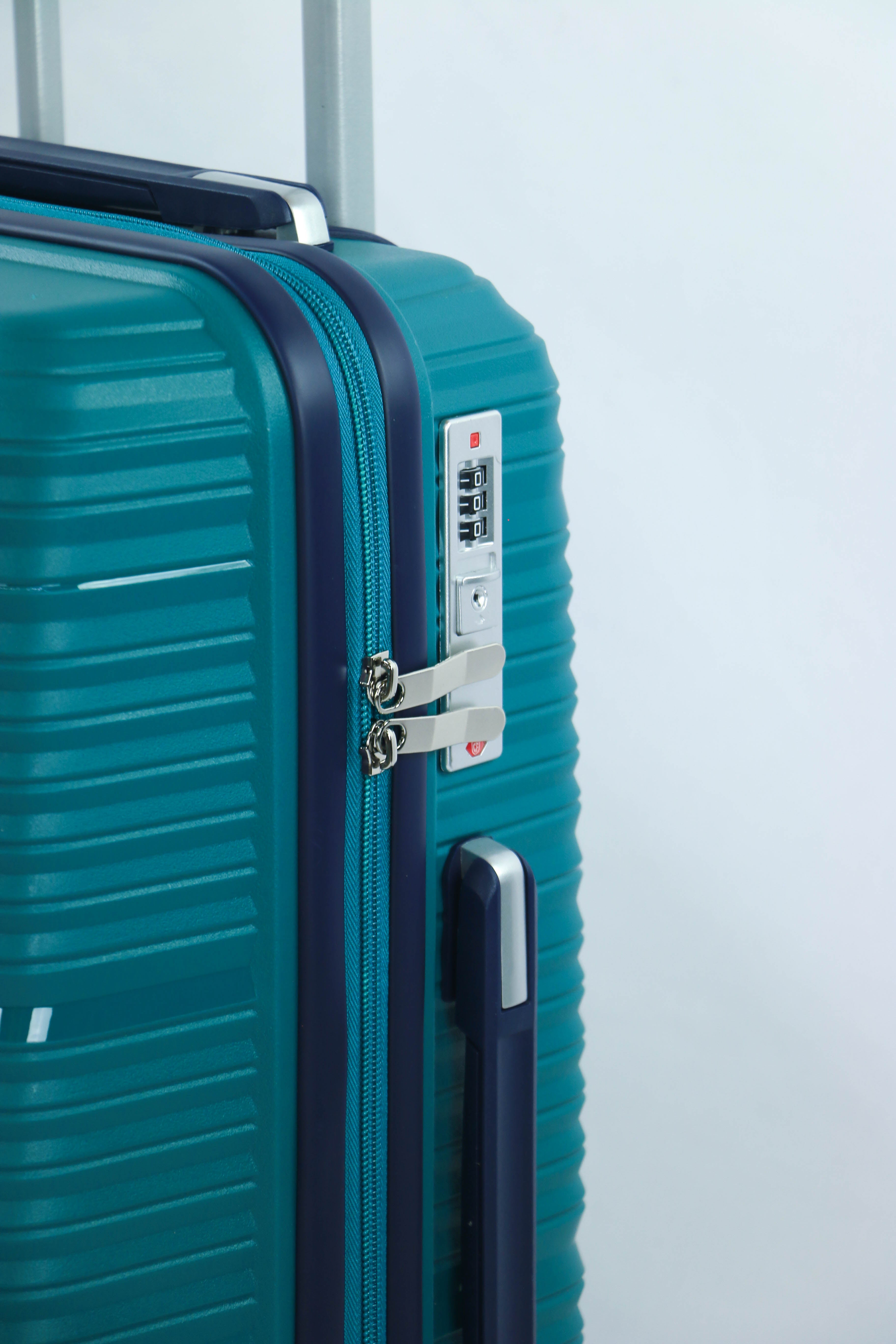 Mala de Viagem Média em Polipropileno com Rodas Silenciosas | Produzida em Portugal